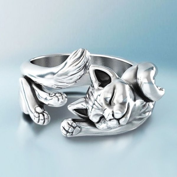 Vintage ring with cat in silver