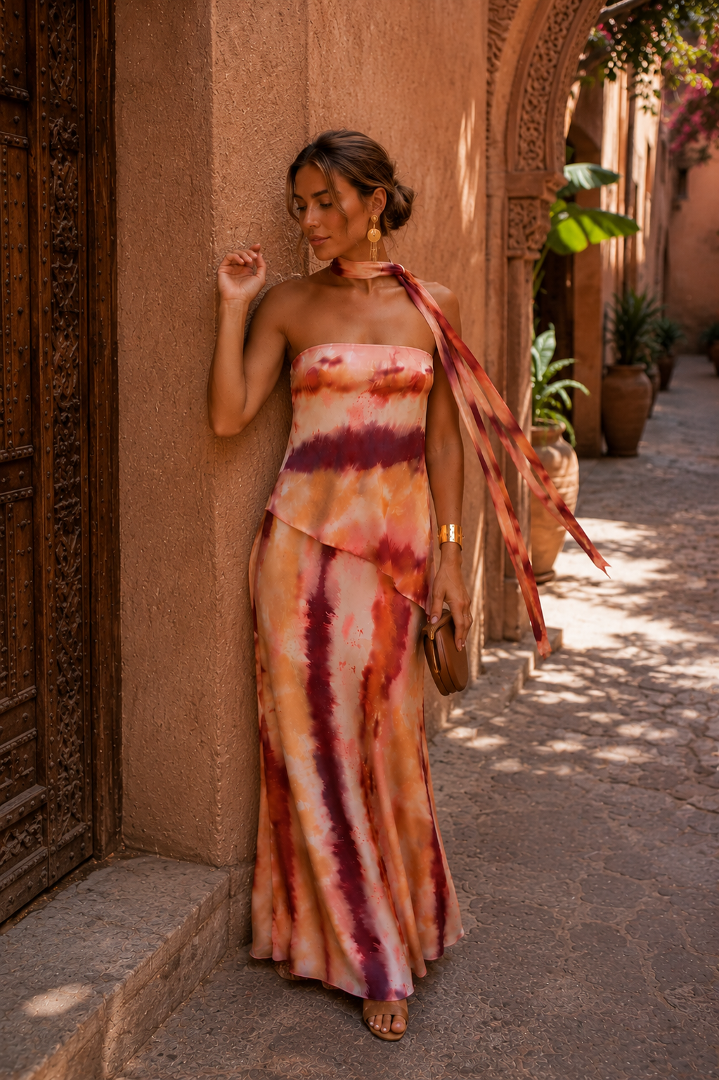 Long printed dress with sweetheart neckline